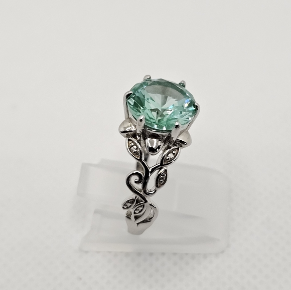 Enchanting Lab Created Green Spinel Sterling Silver Ring Size 8! - Picture 3 of 8